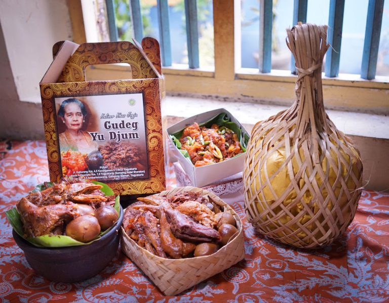 gudeg yu djum